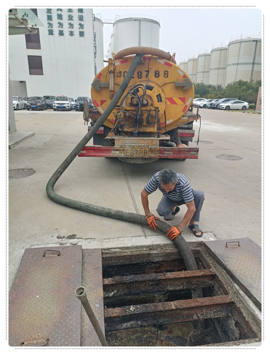 火炬开发区街道隔油池清掏