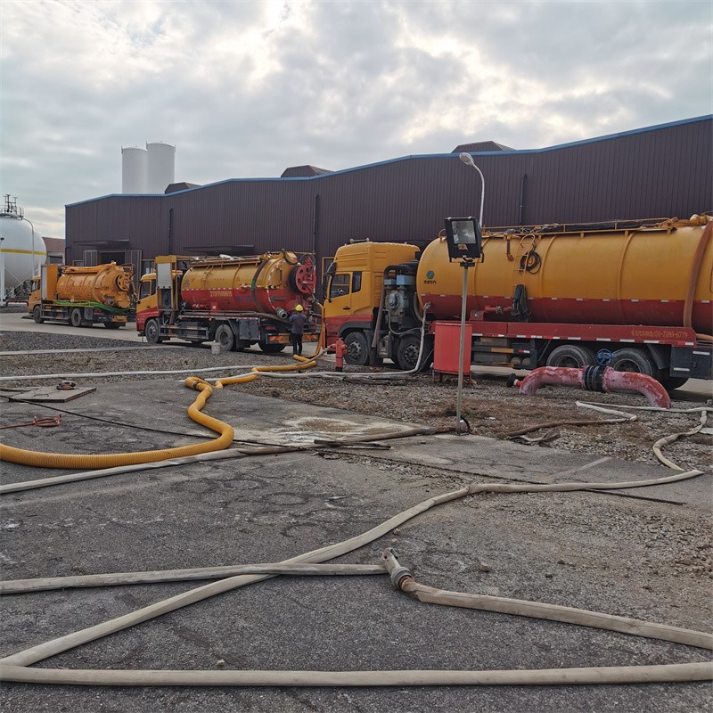 火炬开发区街道污水池清理