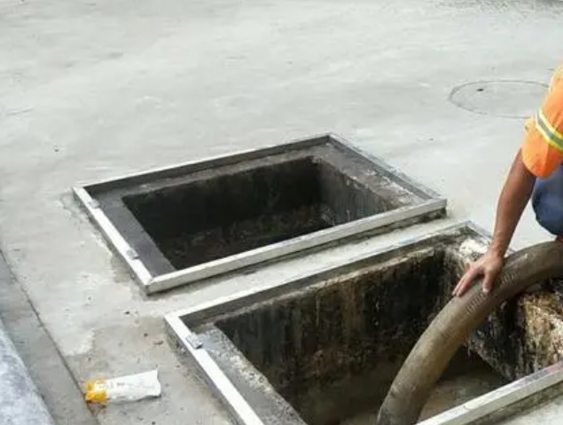 火炬开发区街道化粪池清理