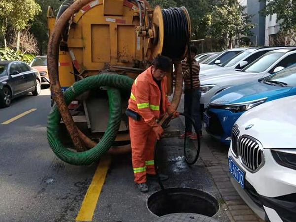 火炬开发区街道排污管道清淤