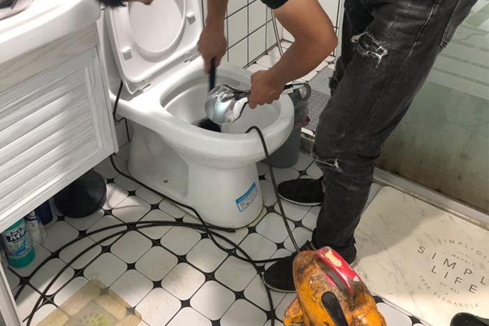 火炬开发区街道马桶堵塞自己疏通还是找师傅？专业上门服务让你省时更省心